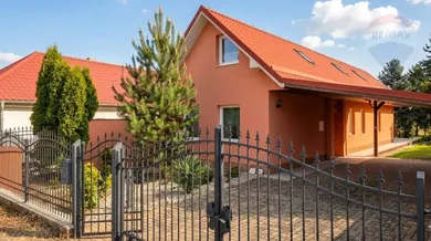 Domy na sprzedaż, 4-pokojowe, Ivanka pri Nitre · €320 000