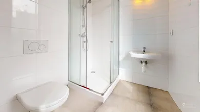 Na predaj 4-izbový dom, 160 m², Bratislava-Karlova Ves