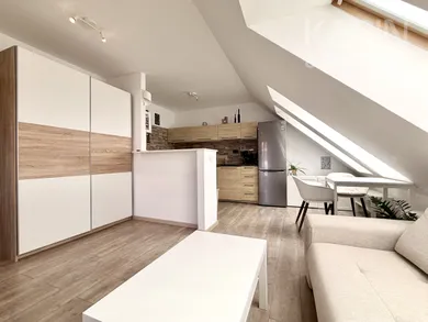 Na prenájom 2-izbový byt, 70 m², Šamorín, Školská