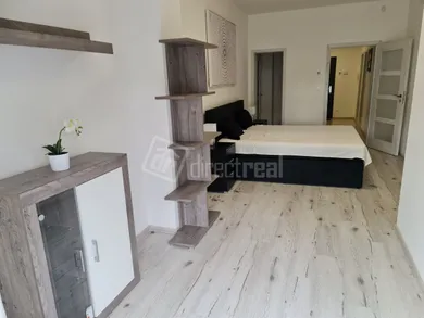 Na prenájom 2-izbový byt, 61 m², Galanta, Hlavná