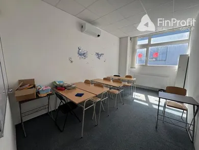 Na prenájom komerčné, 230 m², Bratislava-Nové Mesto, Stará Vajnorská