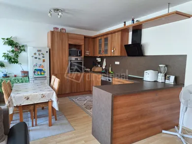 Byty na prenájom 3-izbový, Bratislava-Devínska Nová Ves · €750
