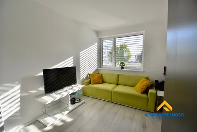 Na predaj 3-izbový byt, 78 m², Rovinka