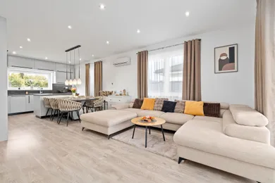 Domy na sprzedaż, Kvetoslavov · €396 900