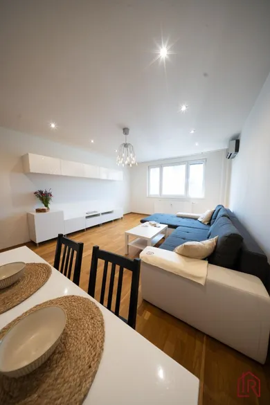 Mieszkania na sprzedaż, 4-pokojowe, Košice-Západ · €249 900