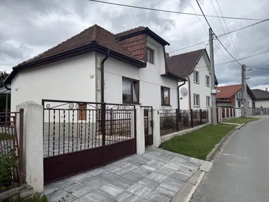 Na predaj 2-izbový dom, 115 m², Spišské Vlachy