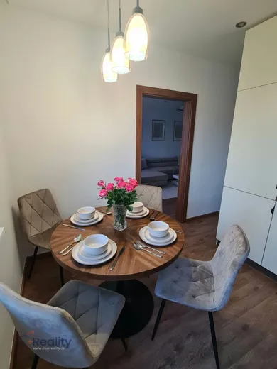 Na prenájom 2-izbový byt, 68 m², Komárno