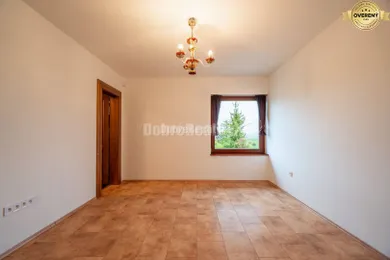 Na predaj 5-izbový dom, 400 m², Laskár