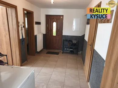Na predaj 5-izbový dom, 180 m², Svrčinovec