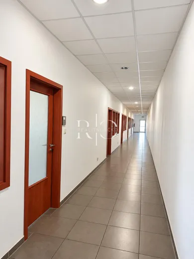 Na prenájom objekt, 24 m², Petrovany, -