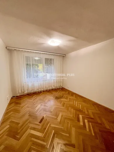 Na prenájom 3-izbový byt, 83 m², Nové Zámky, -