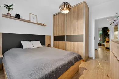 Na prenájom 2-izbový byt, 48 m², Bratislava-Ružinov, Velehradská