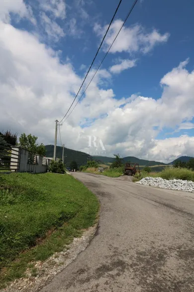 Na predaj pozemok, 186 m², Dolná Tižina