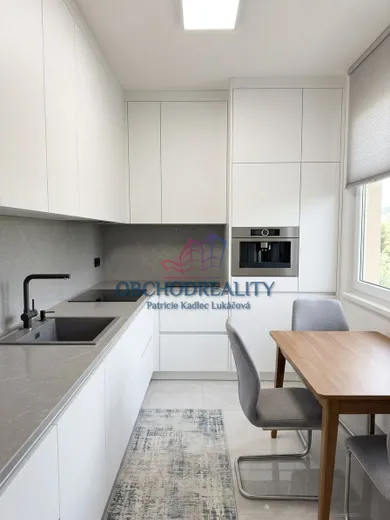 Na predaj 1-izbový byt, 37 m², Veľké Kapušany, Centrum II.