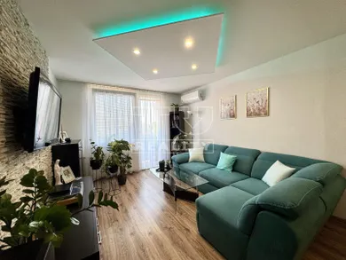 Na predaj 4-izbový byt, 88 m², Vráble