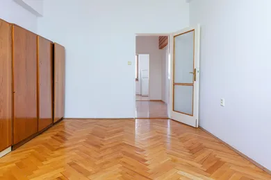 Na predaj 3-izbový byt, 76 m², Piešťany, Royova