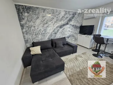 Mieszkania na wynajem, 1-pokojowe, Komárno · €370