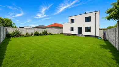 Domy na predaj 5-izbový, Senec · €305 000