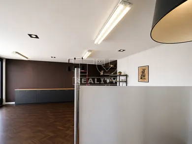 Na prenájom komerčné, 120 m², Piešťany