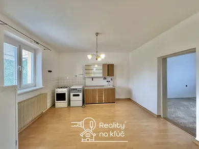 Na predaj dom, 94 m², Šurany, Bottova