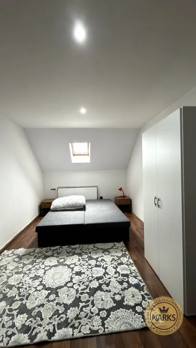 Na prenájom 2-izbový byt, 45 m², Sereď, Námestie Slobody