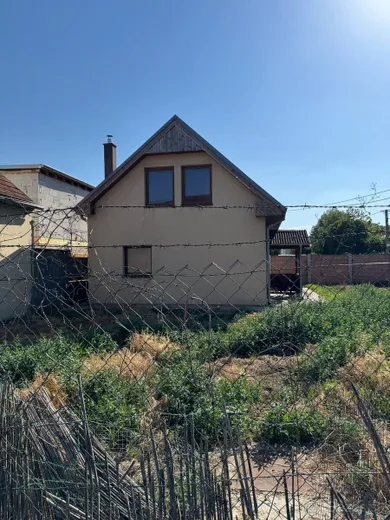 Na predaj 2-izbový dom, 58 m², Bratislava-Ružinov