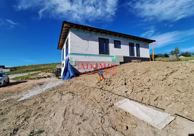 Domy na sprzedaż, 6-pokojowe, Ploské · €349 000