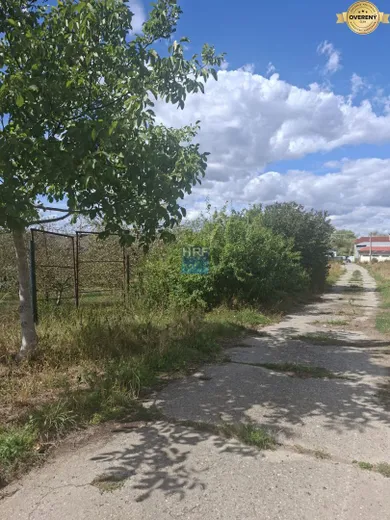 Na predaj pozemok, Holíč