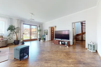 Na predaj 6-izbový dom, 216 m², Bratislava-Jarovce, Semenárska
