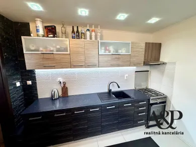 Na predaj 4-izbový byt, 78 m², Senica, L. Novomeského