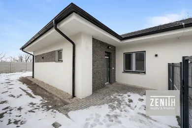 Domy na sprzedaż, 4-pokojowe, Holice · €235 000