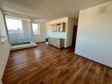 Na predaj 5-izbový byt, 227 m², Poprad, Dlhé hony