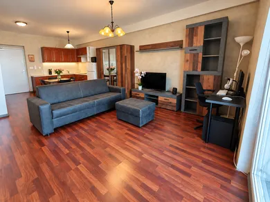 Na predaj 1-izbový byt, 42 m², Bratislava-Petržalka, Údernícka