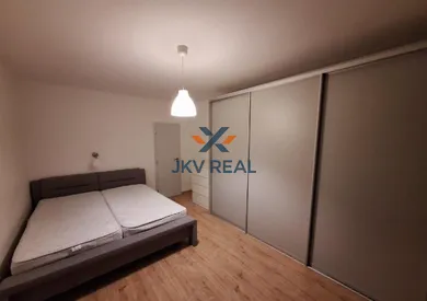 Na prenájom 3-izbový byt, 75 m², Bratislava-Nové Mesto, Sibírska