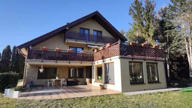 Domy na sprzedaż, 9-pokojowe, Nová Dedinka · €519 000