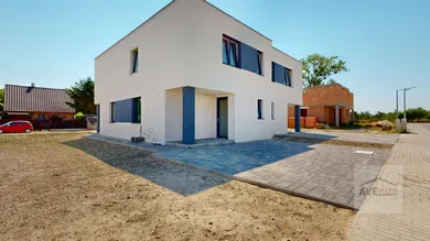 Domy na sprzedaż, 4-pokojowe, Zálesie · €330 000