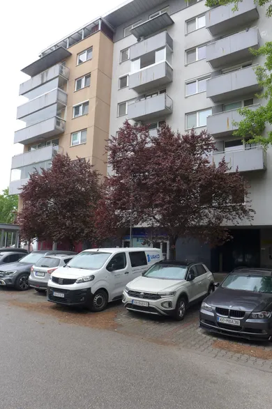 Na predaj objekt, 17 m², Bratislava-Petržalka, Námestie Hraničiarov