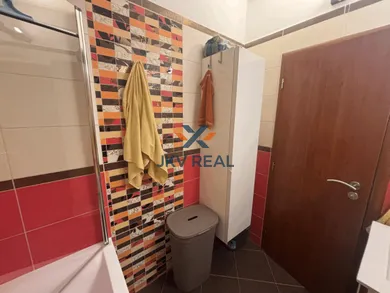 Na predaj 1-izbový byt, 35 m², Bratislava-Petržalka, Holíčska