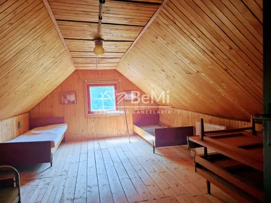 Na predaj rekreačný dom, Vyhne