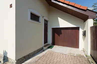 Na prenájom 4-izbový dom, 210 m², Bratislava-Záhorská Bystrica
