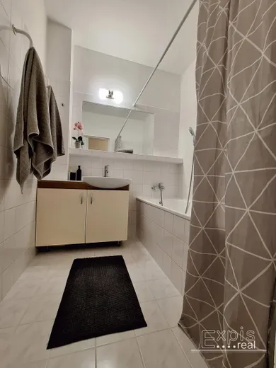 Na prenájom 3-izbový byt, 64 m², Bratislava-Petržalka, Rovniankova