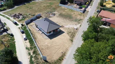 Domy na predaj 4-izbový, Mojmírovce · €230 000