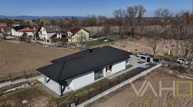 Domy na sprzedaż, 5-pokojowe, Cífer · €410 000