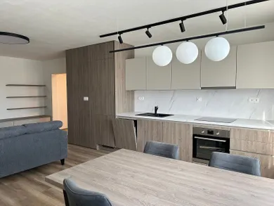 Na prenájom 2-izbový byt, 66 m², Banská Bystrica, Bronzová
