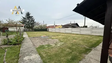 Na predaj pozemok, Komárno