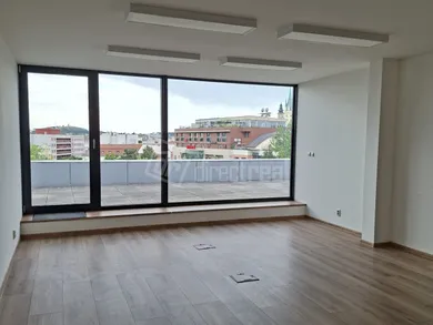 Na prenájom komerčné v Nitra · €1 950 · Pôvodný stav