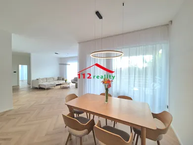 Na prenájom 4-izbový byt, 130 m², Bratislava-Nové Mesto, Royova