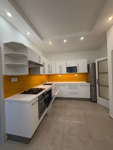 Byty na predaj 4-izbový, Bratislava-Staré Mesto · €500 000