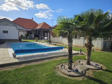 Na predaj dom, 260 m², Váhovce