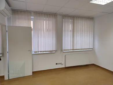Комерційні приміщення в оренду, Senec · €540